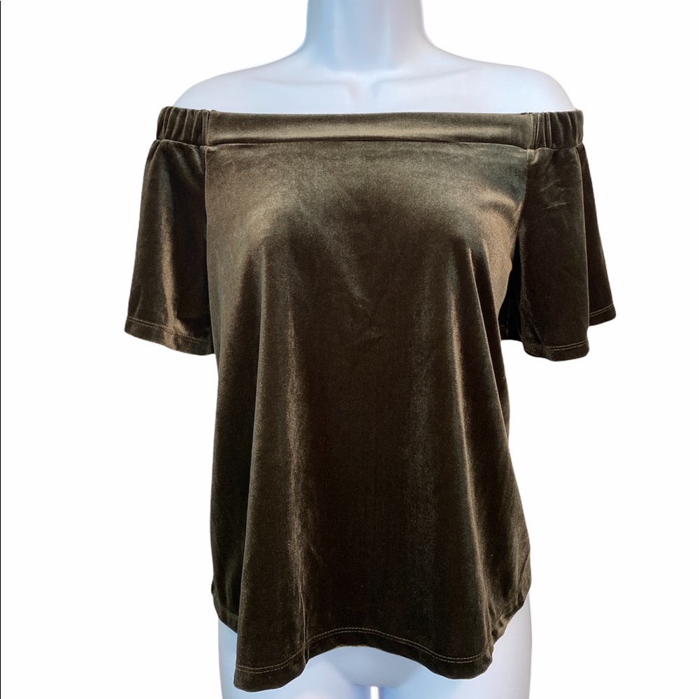 One Clothing Los Angeles
NWT 
Off shoulder Velvet